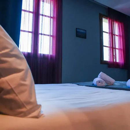 Hotel Du Vieux Pont Mazères