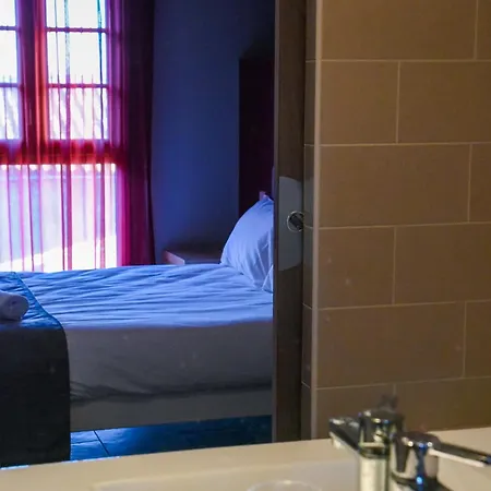 Du Vieux Pont Hotel 2*