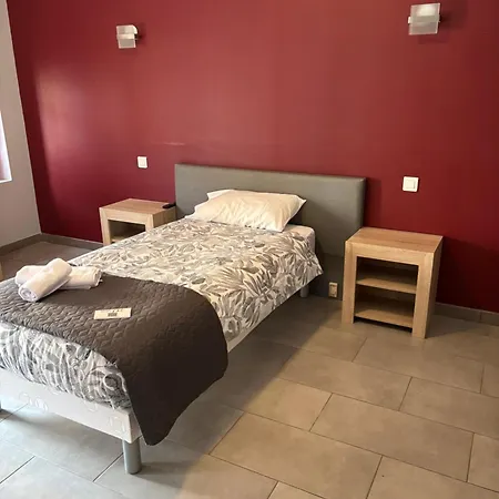 Du Vieux Pont Hotel 2*